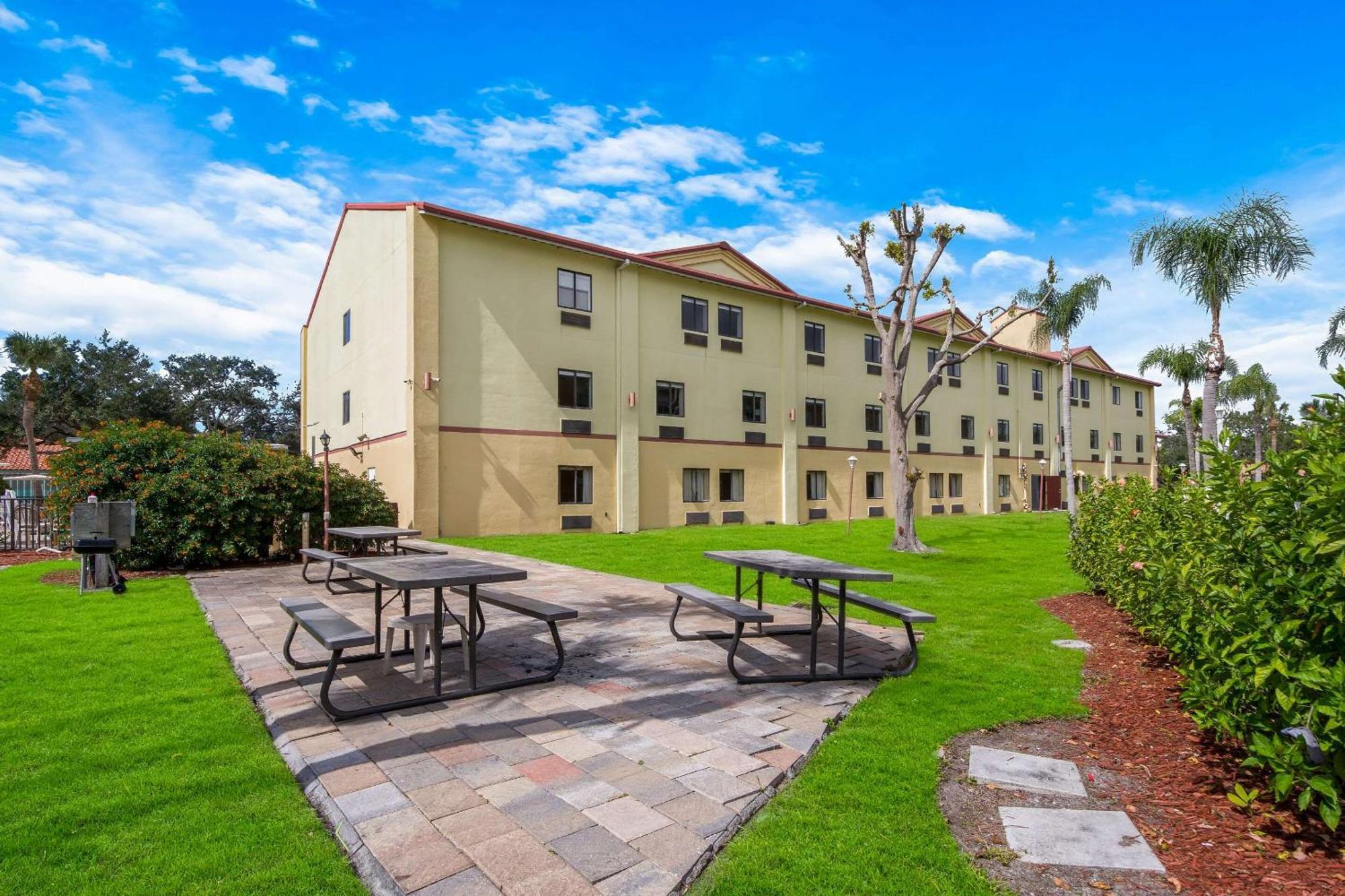 Quality Inn Sarasota I-75 Exterior photo