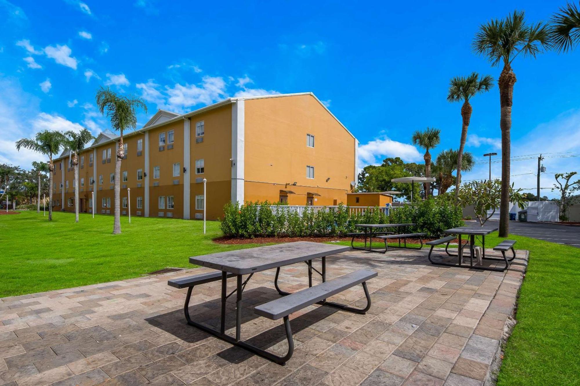 Quality Inn Sarasota I-75 Exterior photo