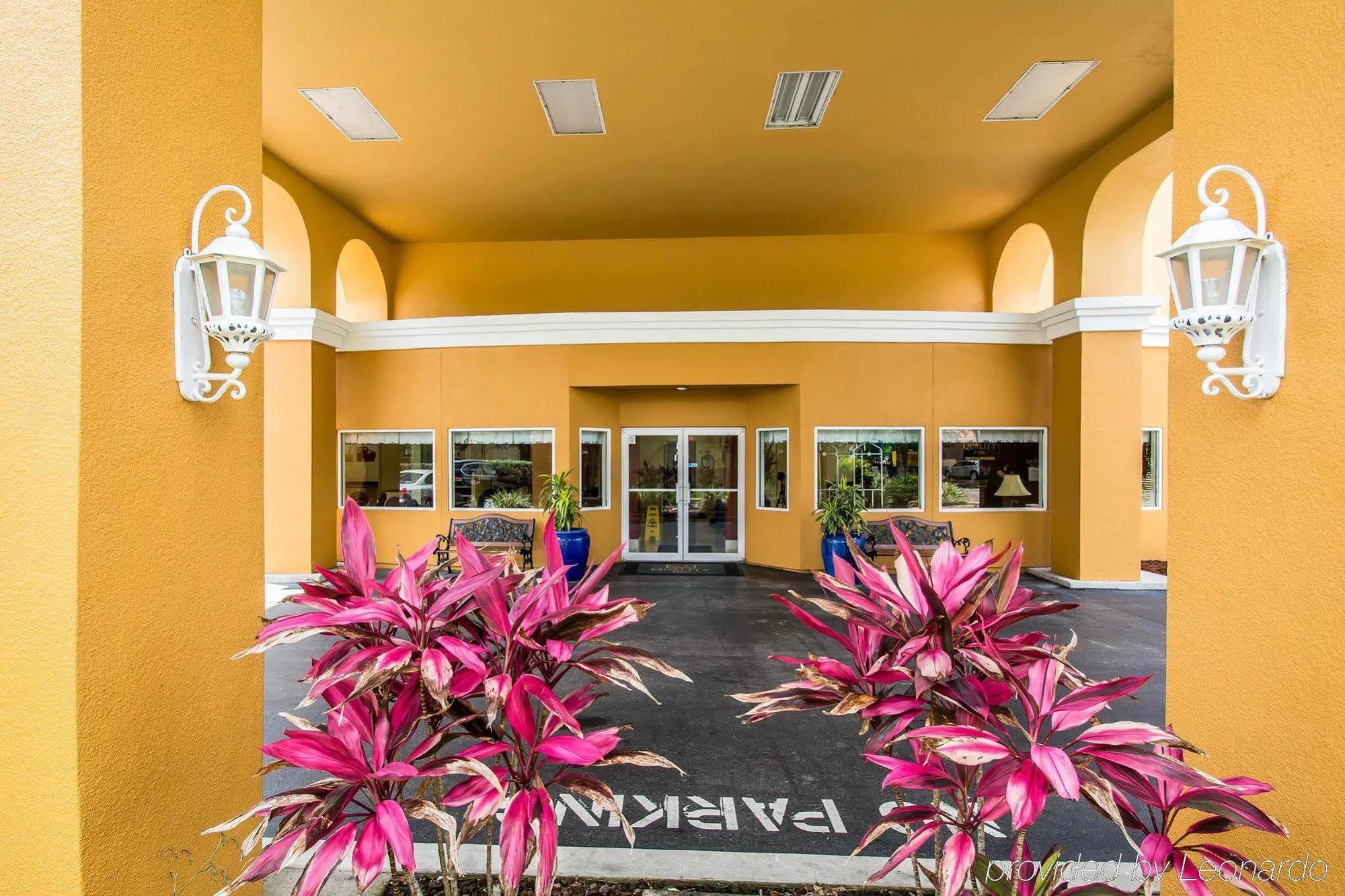 Quality Inn Sarasota I-75 Exterior photo